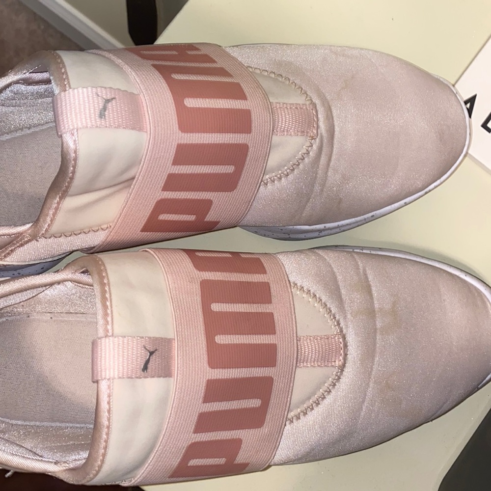 Size 9.5 light pink puma shoes